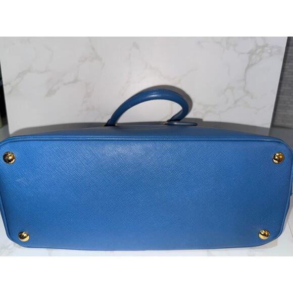 Prada Tote Bag – Authentic Luxury Designer Handbag, Elegant & Timeless - Picture 2 of 10